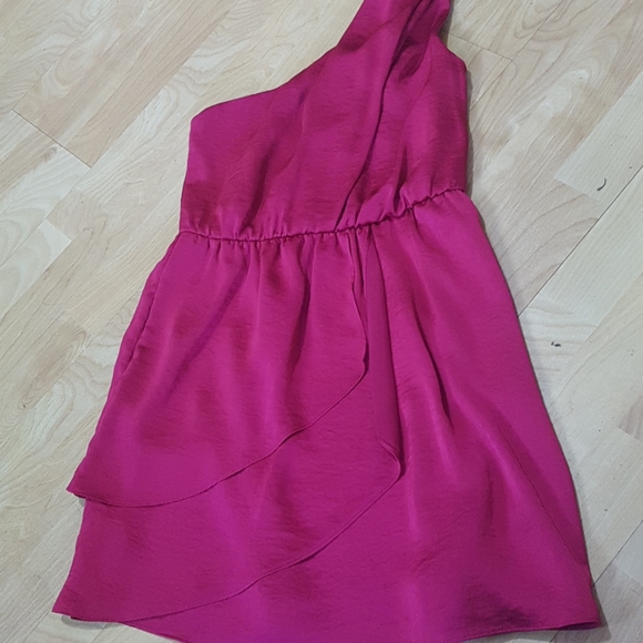 One shoulder flowy pink dress - Picture 4 of 4